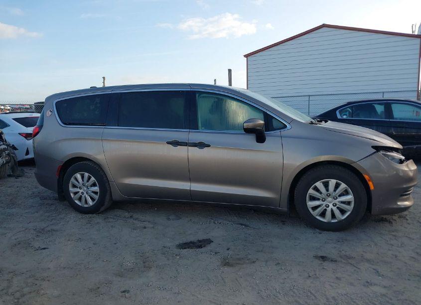 Photo 13 of 2018 Chrysler Pacifica L (VIN 2C4RC1AG7JR274898)