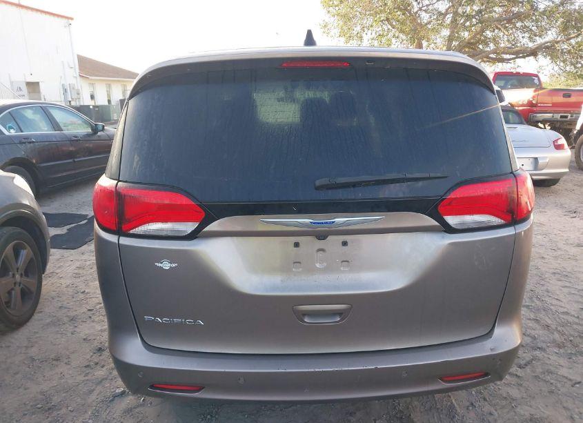 Photo 16 of 2018 Chrysler Pacifica L (VIN 2C4RC1AG7JR274898)