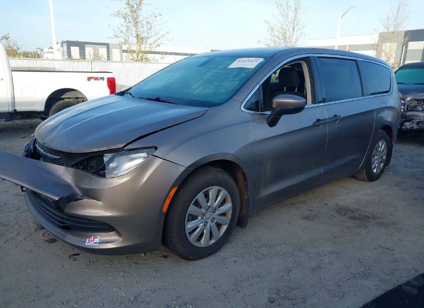 Photo 2 of 2018 Chrysler Pacifica L (VIN 2C4RC1AG7JR274898)