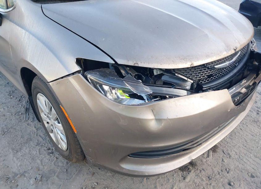 Photo 6 of 2018 Chrysler Pacifica L (VIN 2C4RC1AG7JR274898)