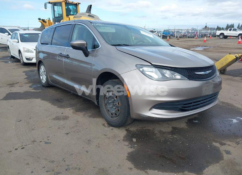 2018 Chrysler Pacifica L (VIN 2C4RC1AG8JR175121) main photo