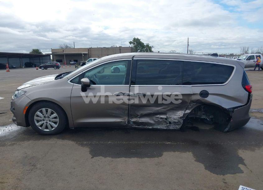 Photo 15 of 2018 Chrysler Pacifica L (VIN 2C4RC1AG8JR175121)