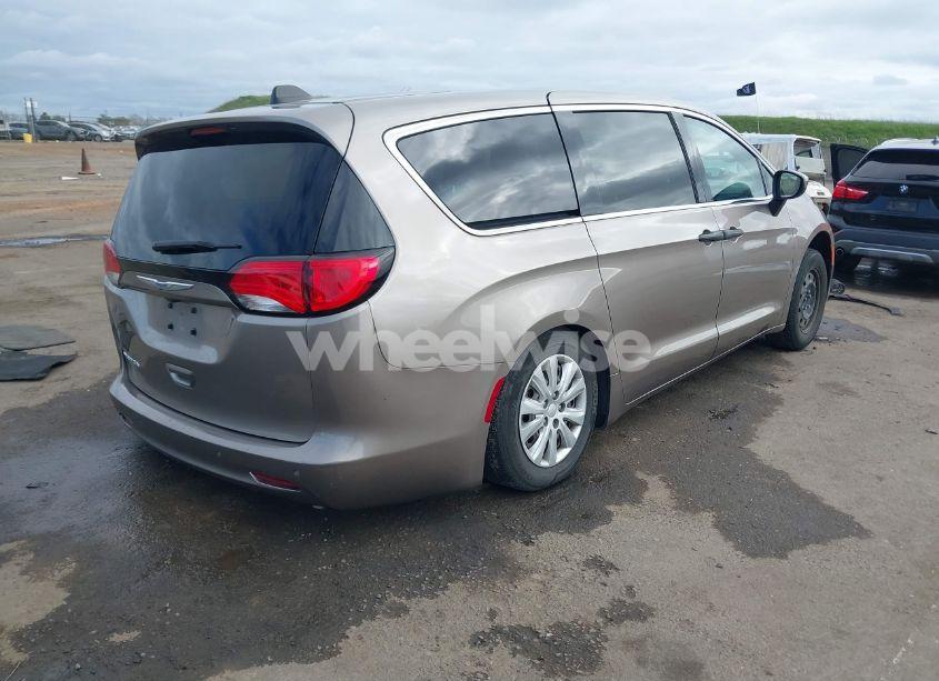 Photo 4 of 2018 Chrysler Pacifica L (VIN 2C4RC1AG8JR175121)