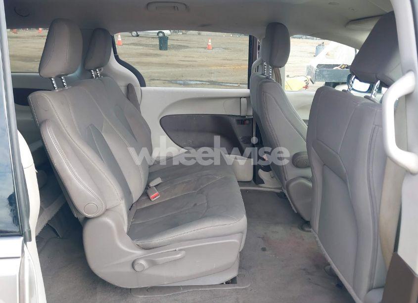 Photo 8 of 2018 Chrysler Pacifica L (VIN 2C4RC1AG8JR175121)