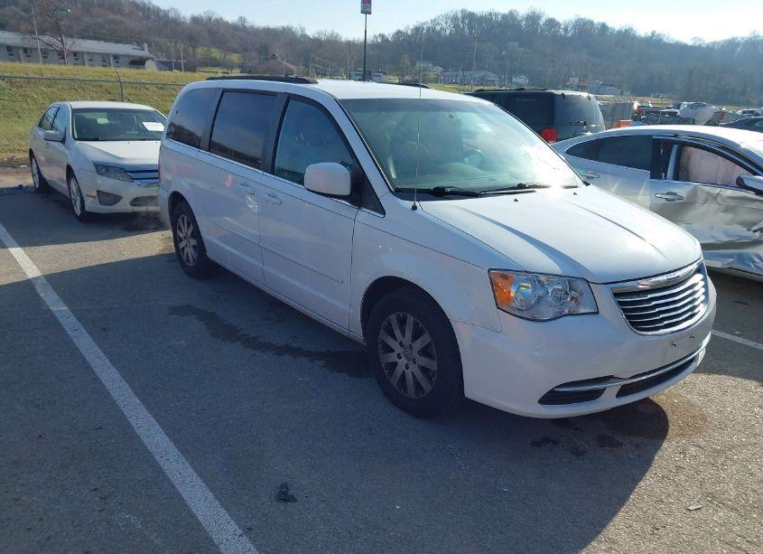 2015 Chrysler Town & COUNTRY LX (VIN 2C4RC1AGXFR675286) main photo