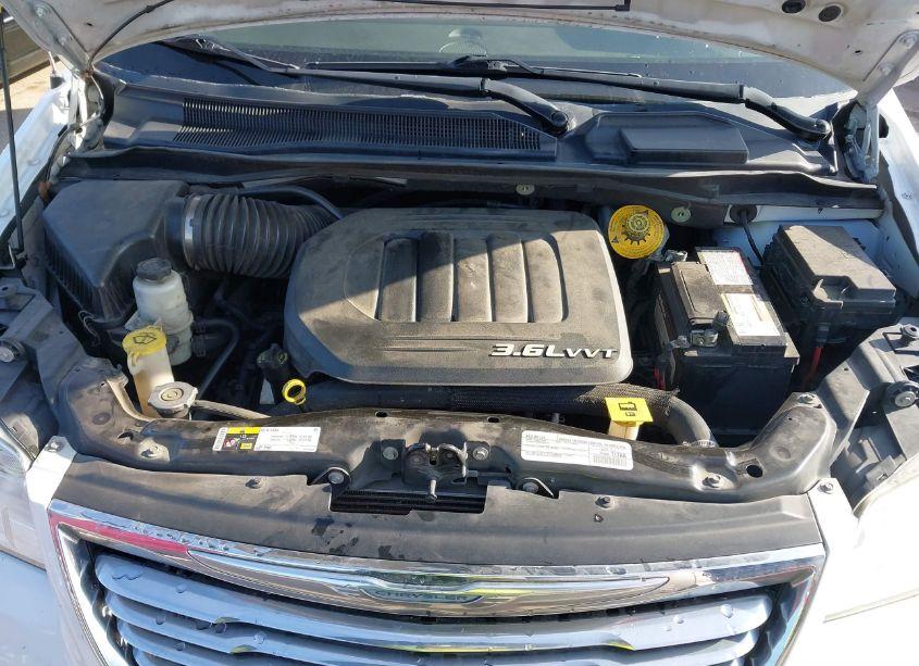 Photo 10 of 2015 Chrysler Town & COUNTRY LX (VIN 2C4RC1AGXFR675286)