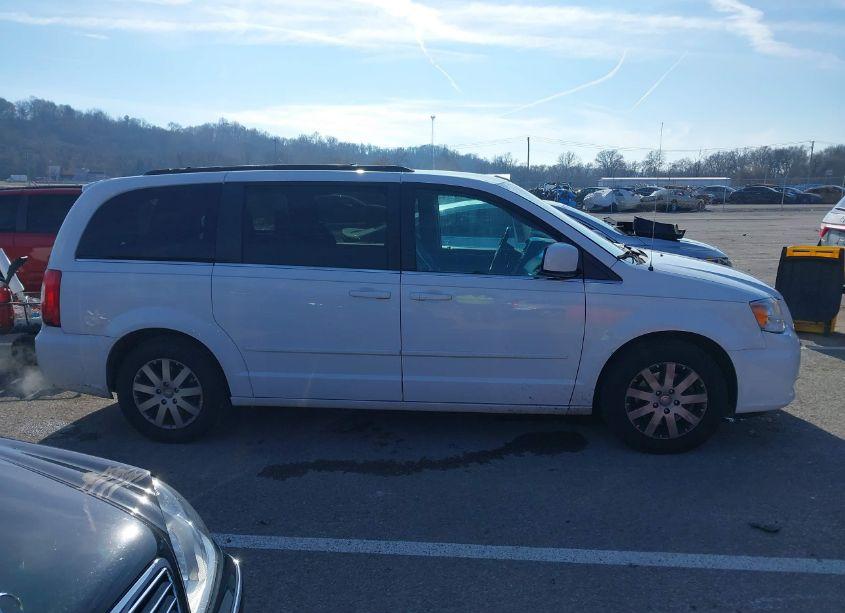 Photo 13 of 2015 Chrysler Town & COUNTRY LX (VIN 2C4RC1AGXFR675286)
