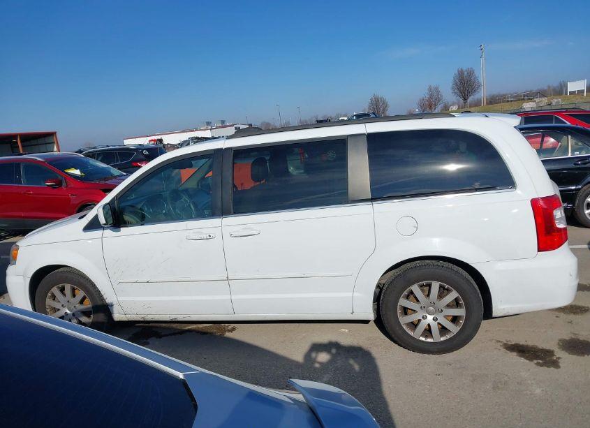 Photo 14 of 2015 Chrysler Town & COUNTRY LX (VIN 2C4RC1AGXFR675286)