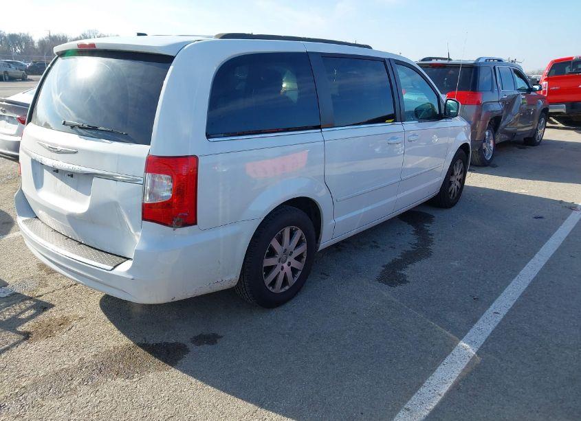 Photo 4 of 2015 Chrysler Town & COUNTRY LX (VIN 2C4RC1AGXFR675286)