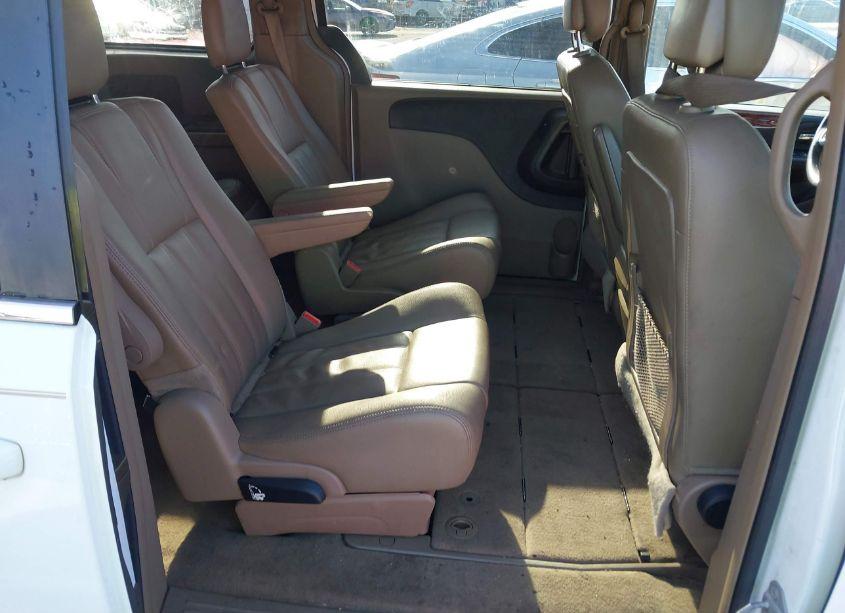 Photo 8 of 2015 Chrysler Town & COUNTRY LX (VIN 2C4RC1AGXFR675286)