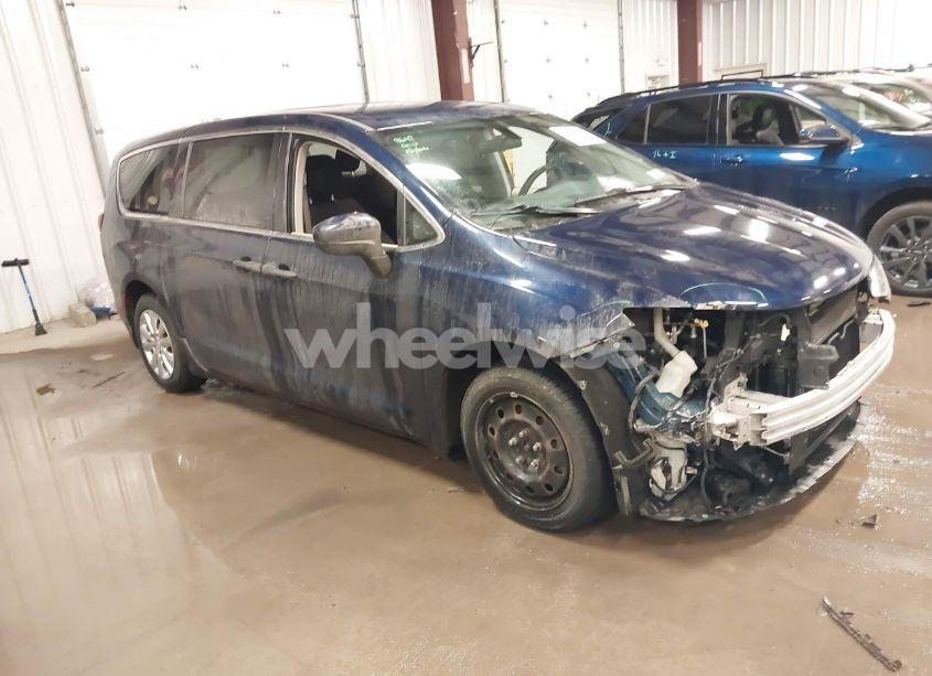 2018 Chrysler Pacifica L (VIN 2C4RC1AGXJR144789) main photo