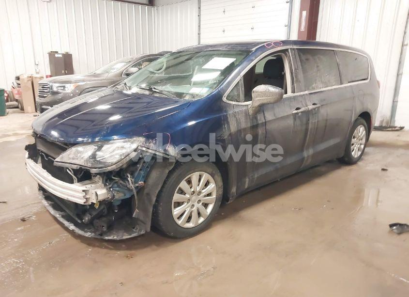 Photo 2 of 2018 Chrysler Pacifica L (VIN 2C4RC1AGXJR144789)