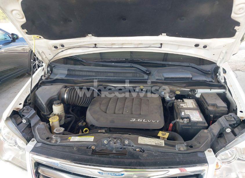 Photo 10 of 2013 Chrysler Town & COUNTRY TOURING (VIN 2C4RC1BG0DR519317)