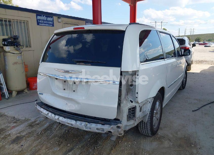 Photo 4 of 2013 Chrysler Town & COUNTRY TOURING (VIN 2C4RC1BG0DR519317)