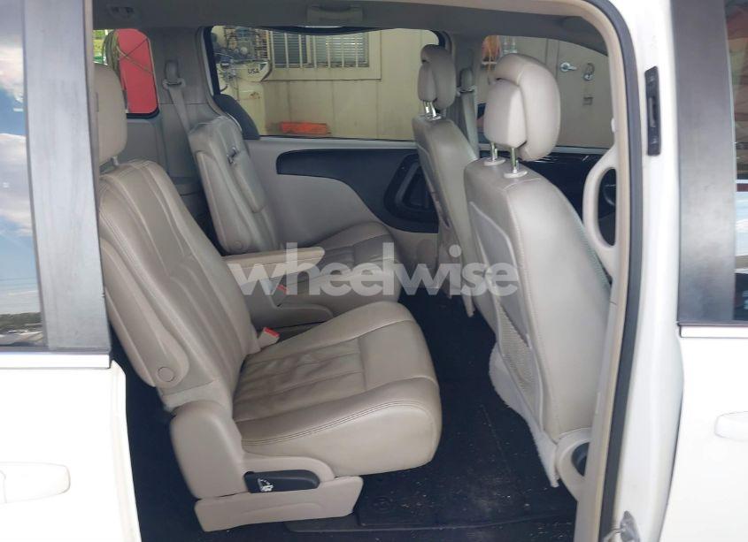 Photo 8 of 2013 Chrysler Town & COUNTRY TOURING (VIN 2C4RC1BG0DR519317)