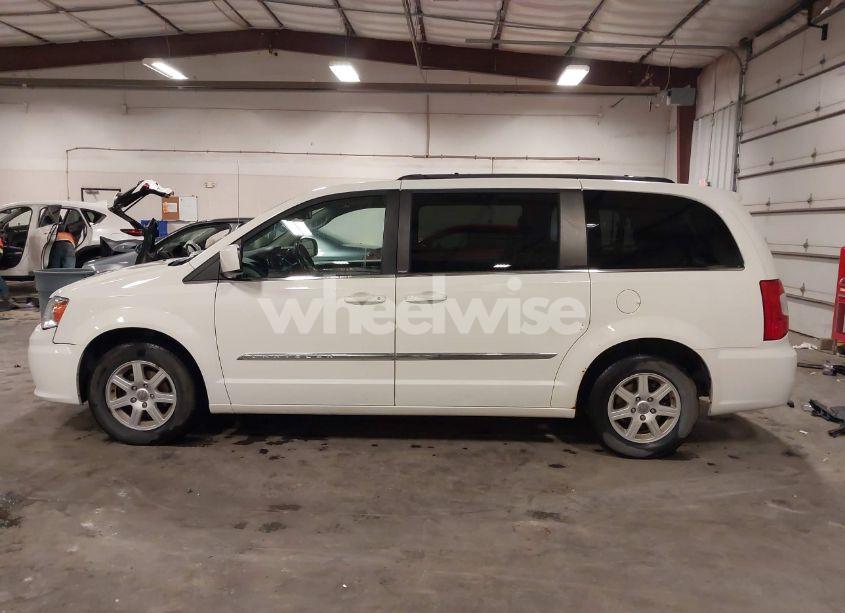 Photo 15 of 2013 Chrysler Town & COUNTRY TOURING (VIN 2C4RC1BG0DR584989)