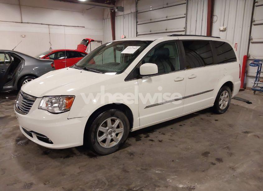 Photo 2 of 2013 Chrysler Town & COUNTRY TOURING (VIN 2C4RC1BG0DR584989)
