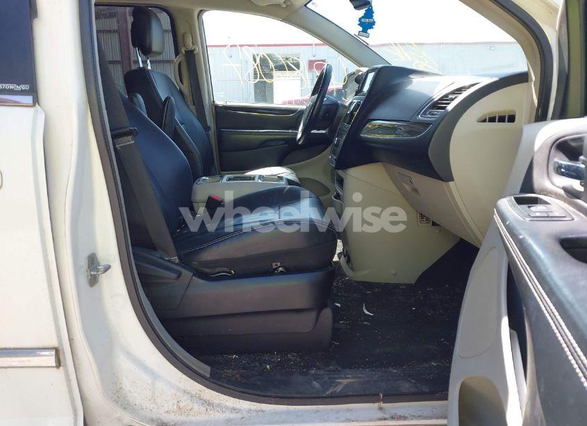 Photo 5 of 2013 Chrysler Town & COUNTRY TOURING (VIN 2C4RC1BG0DR585138)