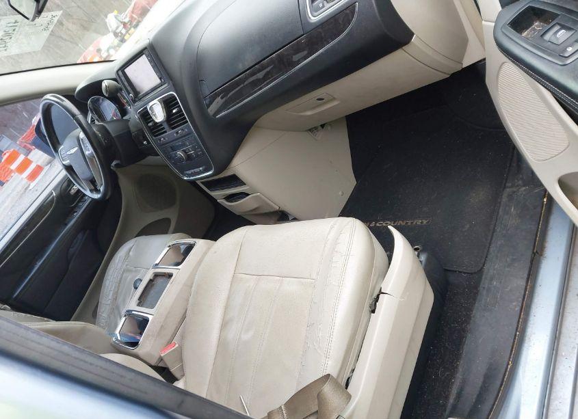 Photo 5 of 2013 Chrysler Town & COUNTRY TOURING (VIN 2C4RC1BG0DR589089)