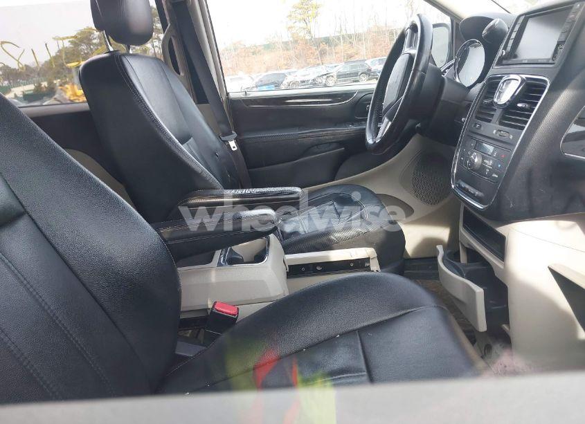 Photo 5 of 2013 Chrysler Town & COUNTRY TOURING (VIN 2C4RC1BG0DR647010)