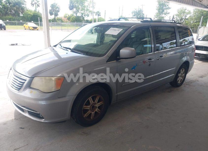 Photo 2 of 2013 Chrysler Town & COUNTRY TOURING (VIN 2C4RC1BG0DR658041)