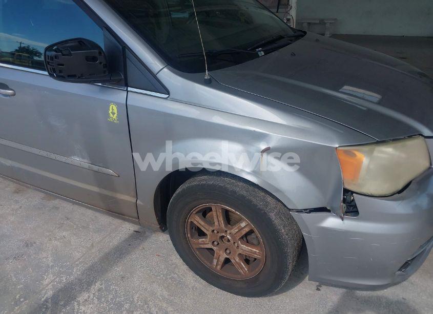 Photo 6 of 2013 Chrysler Town & COUNTRY TOURING (VIN 2C4RC1BG0DR658041)