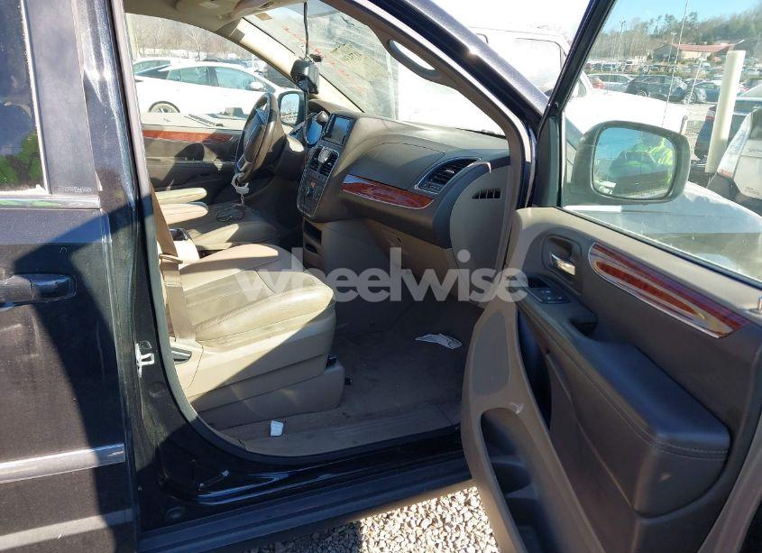 Photo 5 of 2013 Chrysler Town & COUNTRY TOURING (VIN 2C4RC1BG0DR734311)