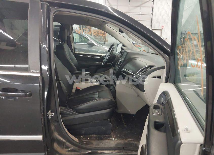 Photo 5 of 2013 Chrysler Town & COUNTRY TOURING (VIN 2C4RC1BG0DR742005)