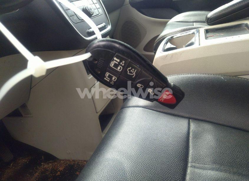 Photo 11 of 2014 Chrysler Town & COUNTRY TOURING (VIN 2C4RC1BG0ER195240)