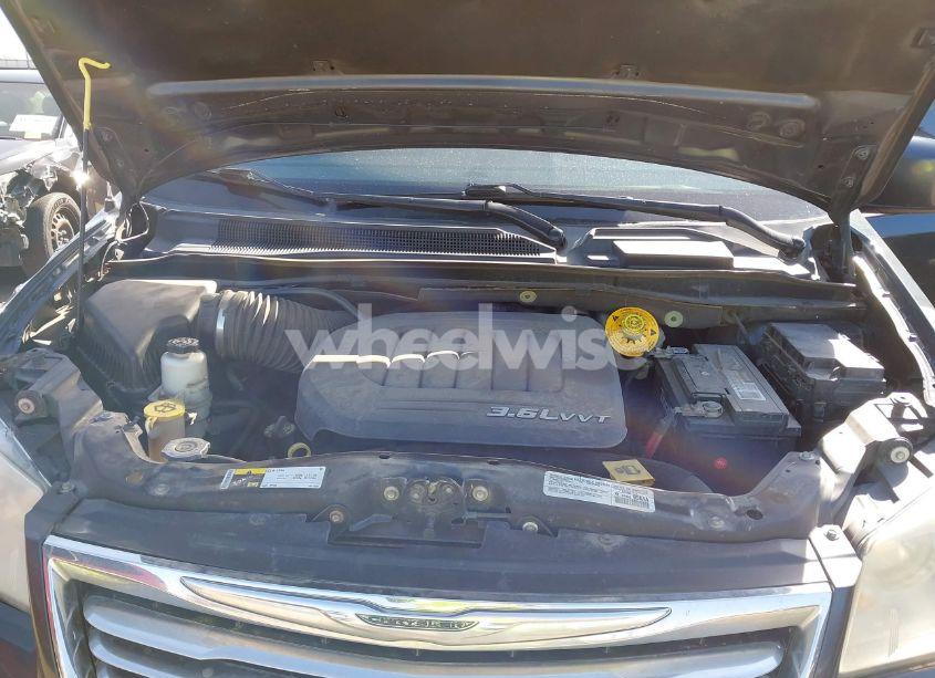 Photo 10 of 2014 Chrysler Town & COUNTRY TOURING (VIN 2C4RC1BG0ER208505)