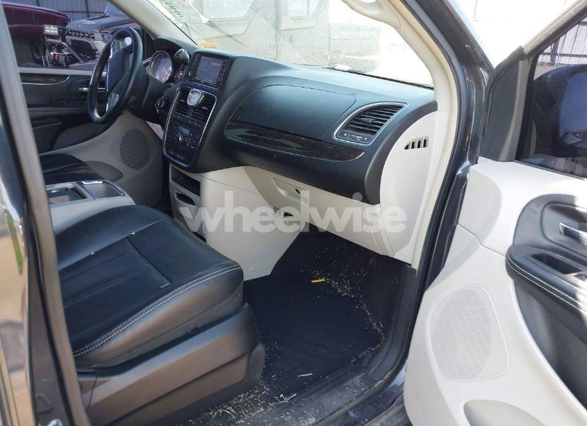 Photo 5 of 2014 Chrysler Town & COUNTRY TOURING (VIN 2C4RC1BG0ER208505)