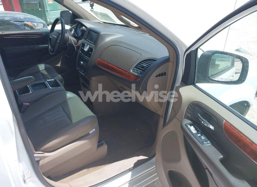 Photo 5 of 2014 Chrysler Town & COUNTRY TOURING (VIN 2C4RC1BG0ER216281)