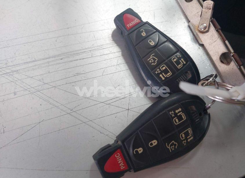 Photo 11 of 2014 Chrysler Town & COUNTRY TOURING (VIN 2C4RC1BG0ER218290)