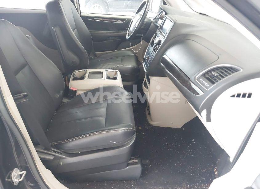 Photo 5 of 2014 Chrysler Town & COUNTRY TOURING (VIN 2C4RC1BG0ER218290)