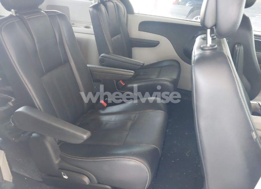 Photo 8 of 2014 Chrysler Town & COUNTRY TOURING (VIN 2C4RC1BG0ER218290)