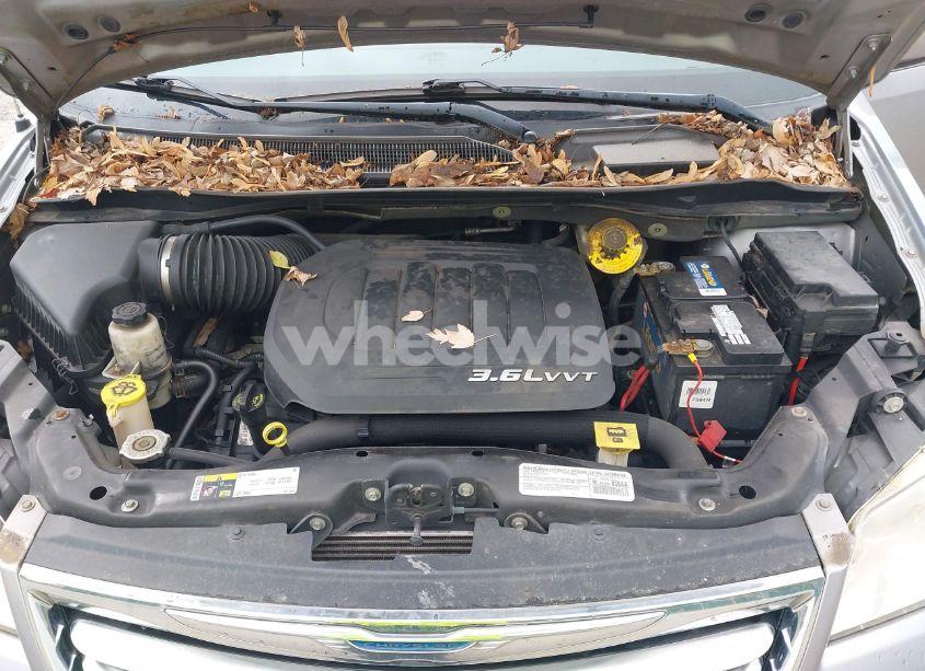 Photo 10 of 2014 Chrysler Town & COUNTRY TOURING (VIN 2C4RC1BG0ER247062)