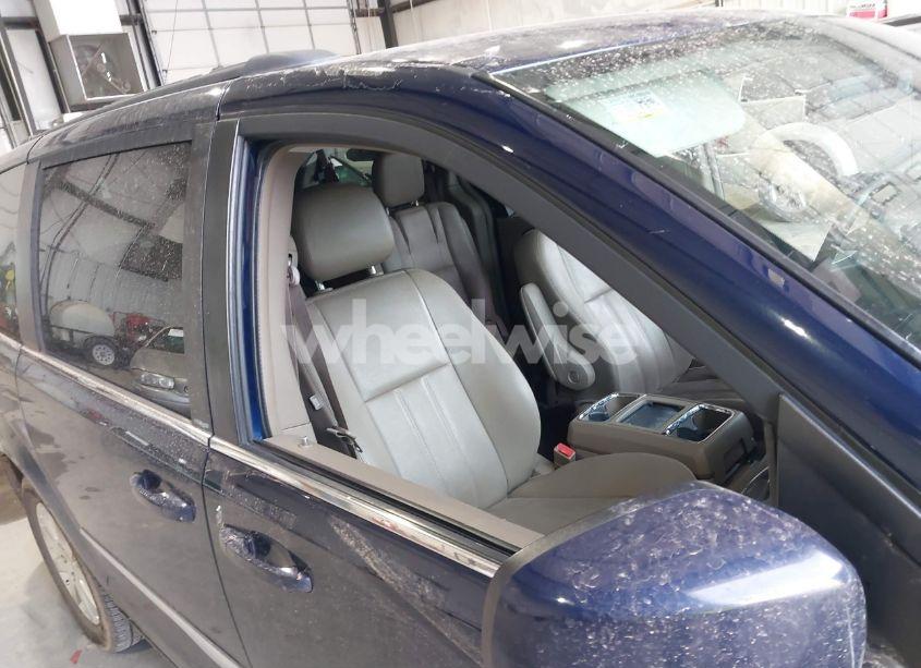 Photo 12 of 2014 Chrysler Town & COUNTRY TOURING (VIN 2C4RC1BG0ER259583)