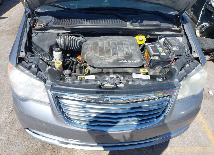 Photo 10 of 2014 Chrysler Town & COUNTRY TOURING (VIN 2C4RC1BG0ER271362)