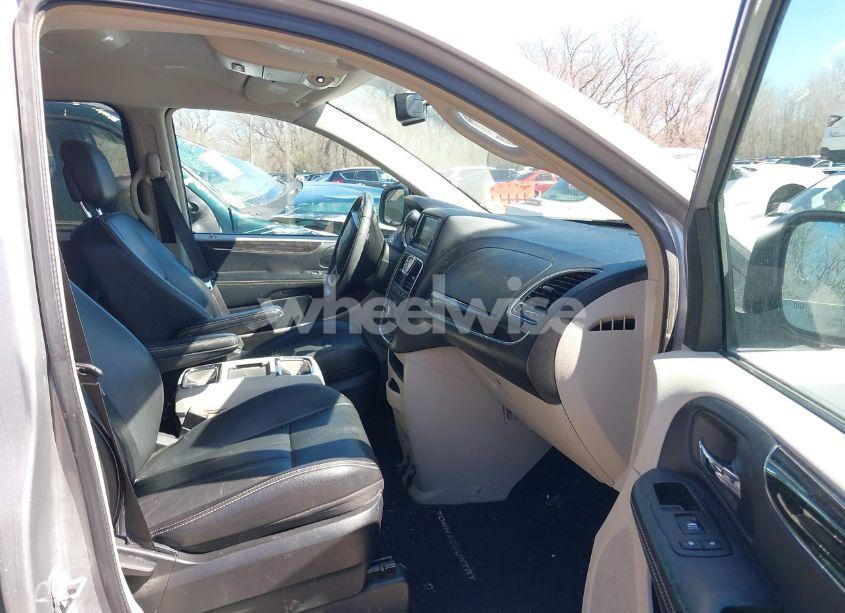 Photo 5 of 2014 Chrysler Town & COUNTRY TOURING (VIN 2C4RC1BG0ER271362)