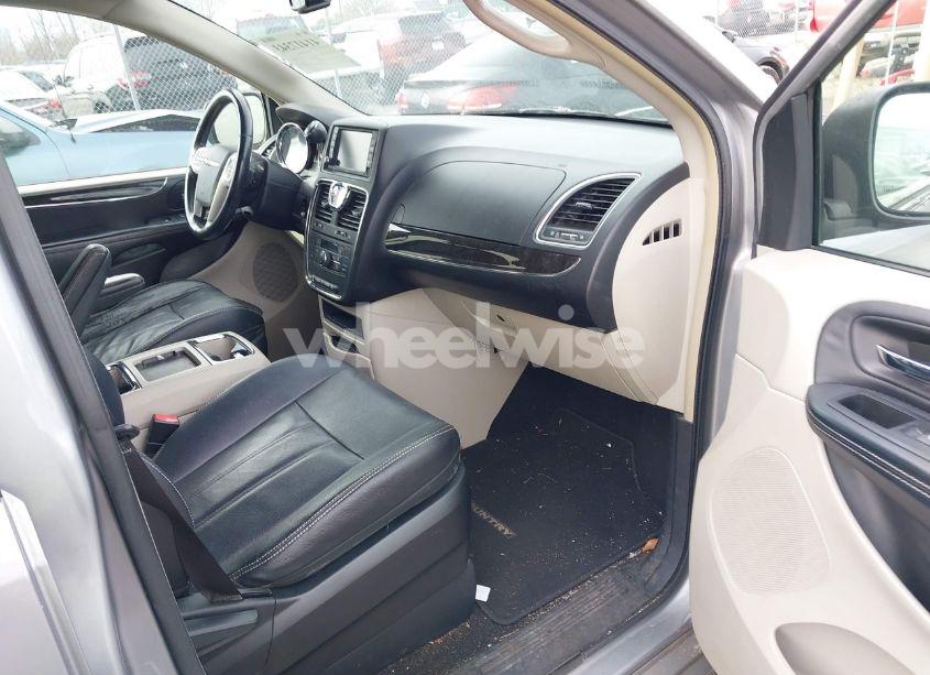 Photo 5 of 2014 Chrysler Town & COUNTRY TOURING (VIN 2C4RC1BG0ER292356)