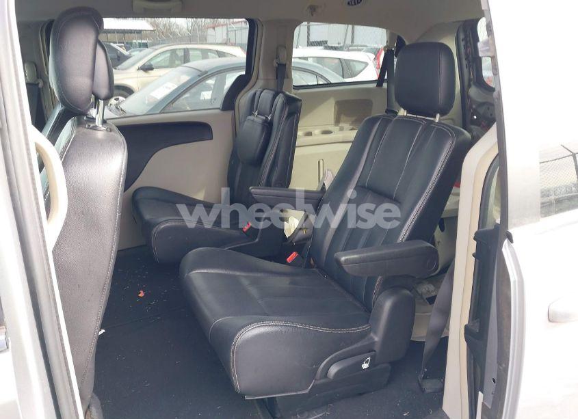 Photo 8 of 2014 Chrysler Town & COUNTRY TOURING (VIN 2C4RC1BG0ER292356)