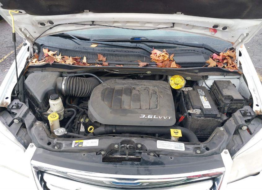 Photo 10 of 2014 Chrysler Town & COUNTRY TOURING (VIN 2C4RC1BG0ER306921)