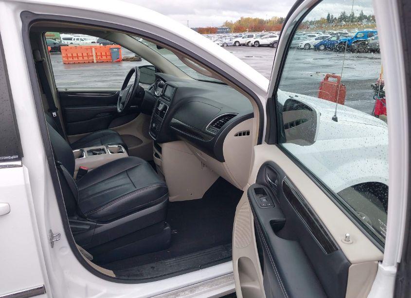 Photo 5 of 2014 Chrysler Town & COUNTRY TOURING (VIN 2C4RC1BG0ER306921)