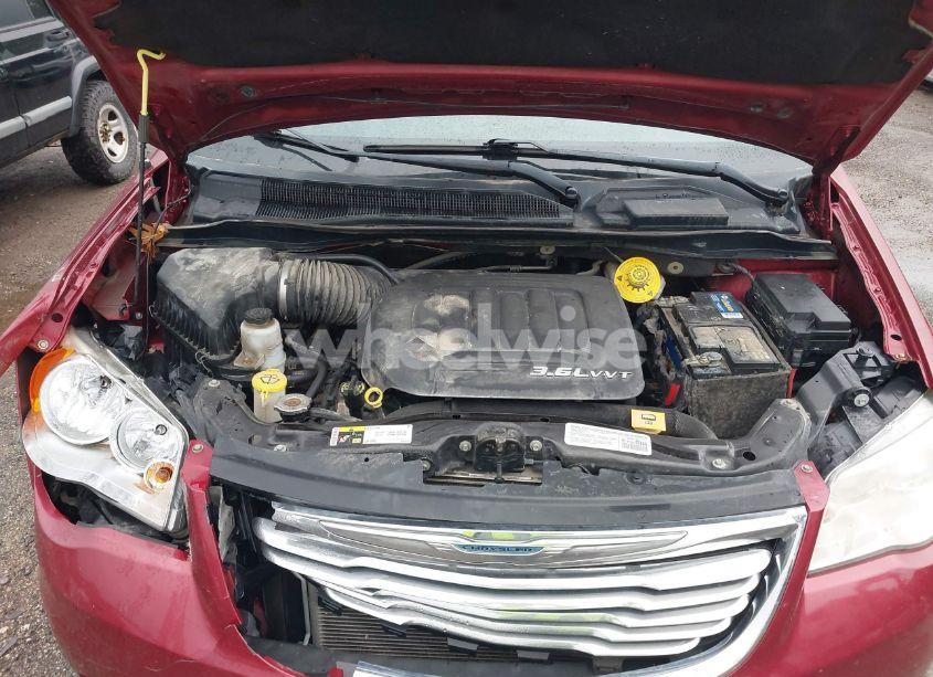 Photo 10 of 2014 Chrysler Town & COUNTRY TOURING (VIN 2C4RC1BG0ER325856)