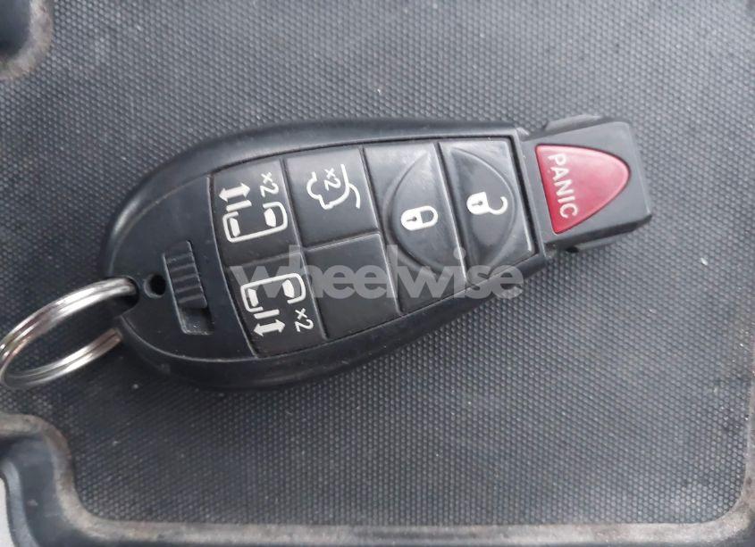 Photo 11 of 2014 Chrysler Town & COUNTRY TOURING (VIN 2C4RC1BG0ER325856)