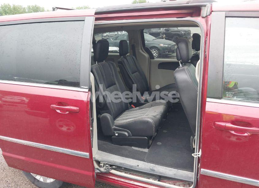 Photo 8 of 2014 Chrysler Town & COUNTRY TOURING (VIN 2C4RC1BG0ER325856)