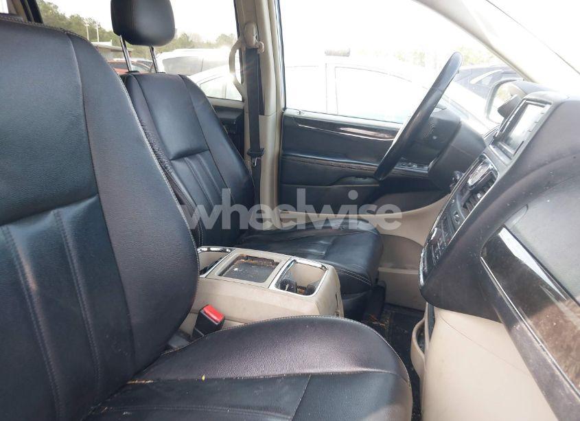 Photo 5 of 2014 Chrysler Town & COUNTRY TOURING (VIN 2C4RC1BG0ER382249)