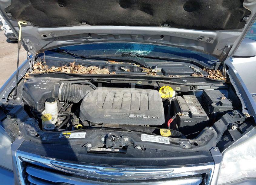 Photo 10 of 2014 Chrysler Town & COUNTRY TOURING (VIN 2C4RC1BG0ER382526)