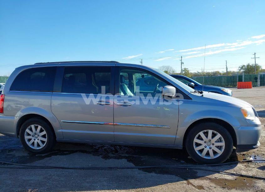 Photo 13 of 2014 Chrysler Town & COUNTRY TOURING (VIN 2C4RC1BG0ER382526)