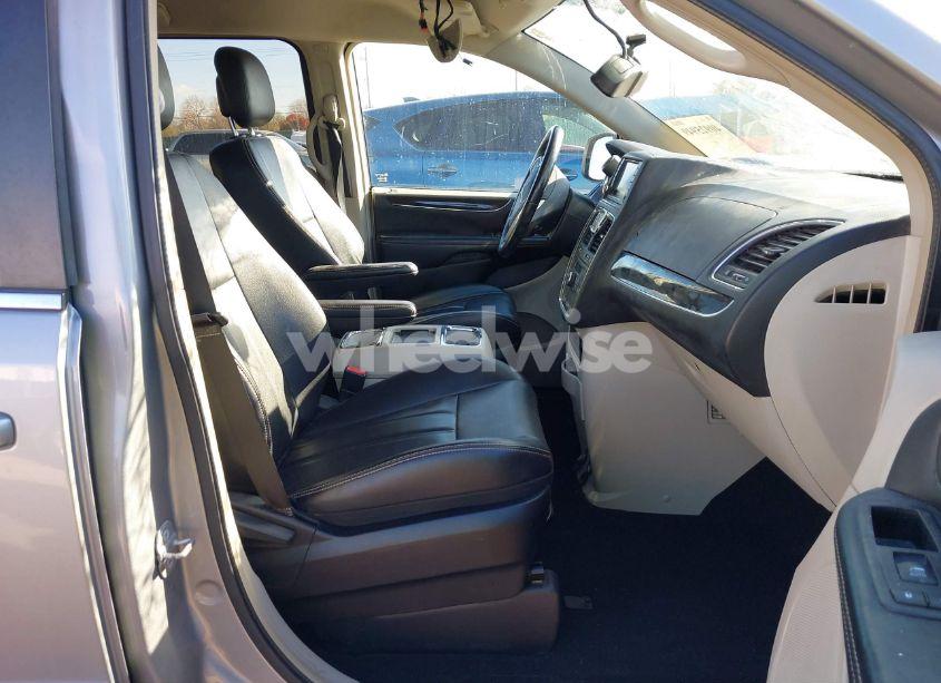 Photo 5 of 2014 Chrysler Town & COUNTRY TOURING (VIN 2C4RC1BG0ER382526)